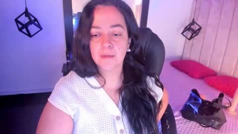 Snapshot of lucia_vonne chatting on November 2025 01:04:02 PM Lucia Vonne online show from November 2025 01:04:02 PM