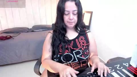 Snapshot of lucia_vonne chatting on February 2026 09:27:01 PM Lucia Vonne online show from February 2026 09:27:01 PM