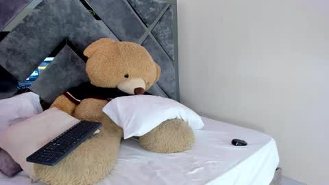 Snapshot of luciagray chatting on October 2025 09:33:01 PM Lucia Gray online show from October 2025 09:33:01 PM