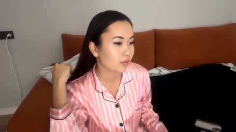 Kira online show from November 2025 01:12:02 PM