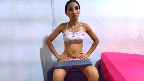 Snapshot of luciana_daza chatting on December 2025 04:21:01 AM Luciana online show from December 2025 04:21:01 AM