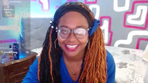 Luciana online show from November 2025 09:57:02 PM