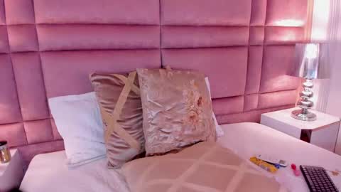  lucia wallace  online show from February 2025 02:09:02 AM