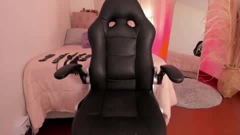     online show from November 2025 08:52:01 PM