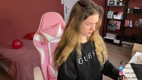 Snapshot of lucie_hot chatting on February 2025 08:46:01 AM Lucie hot follow me on online show from February 2025 08:46:01 AM