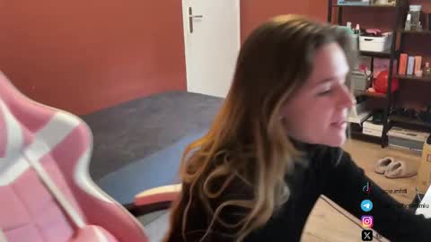 Snapshot of lucie_hot chatting on February 2025 01:14:01 PM Lucie hot follow me on online show from February 2025 01:14:01 PM