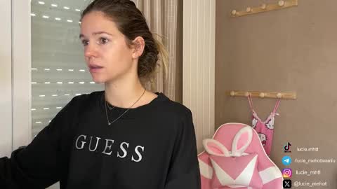 Snapshot of lucie_hot chatting on September 2025 07:19:01 AM Lucie hot follow me on online show from September 2025 07:19:01 AM