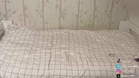 Snapshot of lucie_hot chatting on September 2025 06:55:02 PM Lucie hot follow me on online show from September 2025 06:55:02 PM