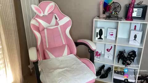 Snapshot of lucie_hot chatting on September 2025 08:30:01 AM Lucie hot follow me on online show from September 2025 08:30:01 AM