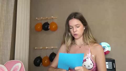 Snapshot of lucie_hot chatting on October 2025 08:48:01 AM Lucie hot follow me on online show from October 2025 08:48:01 AM