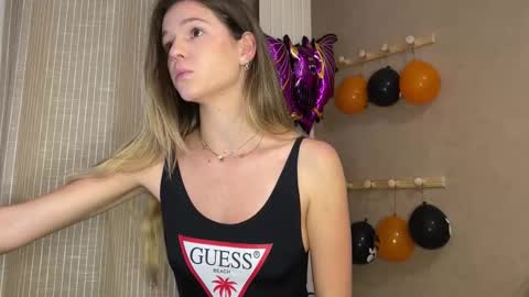 Snapshot of lucie_hot chatting on October 2025 06:18:02 PM Lucie hot follow me on online show from October 2025 06:18:02 PM