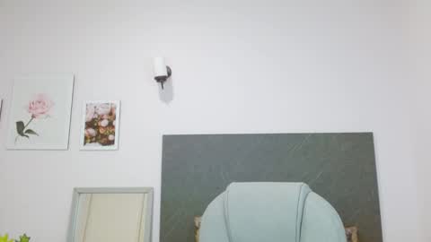 Snapshot of lucie_nicolls chatting on December 2024 08:07:02 PM Lucie online show from December 2024 08:07:02 PM