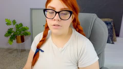 Snapshot of lucie_nicolls chatting on December 2024 08:00:01 PM Lucie online show from December 2024 08:00:01 PM