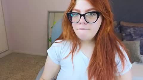 Snapshot of lucie_nicolls chatting on January 2025 07:43:01 AM Lucie online show from January 2025 07:43:01 AM