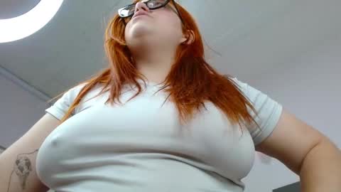 Snapshot of lucie_nicolls chatting on January 2025 08:49:02 PM Lucie online show from January 2025 08:49:02 PM