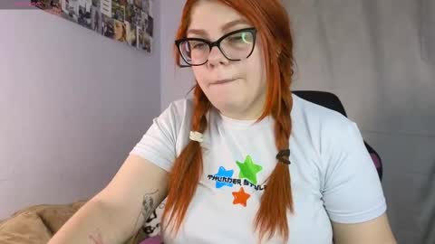 Snapshot of lucie_nicolls chatting on February 2025 07:49:01 PM Lucie online show from February 2025 07:49:01 PM