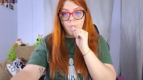 Snapshot of lucie_nicolls chatting on March 2025 04:03:02 AM Lucie online show from March 2025 04:03:02 AM