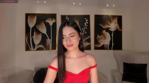 Lucie Martin online show from April 2026 07:33:01 PM