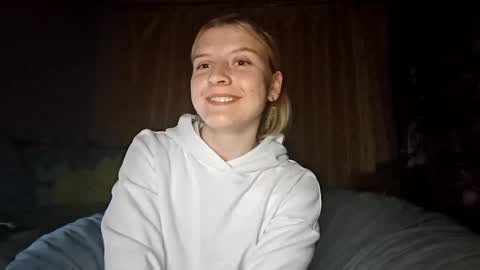 Monika online show from September 2025 09:51:01 PM