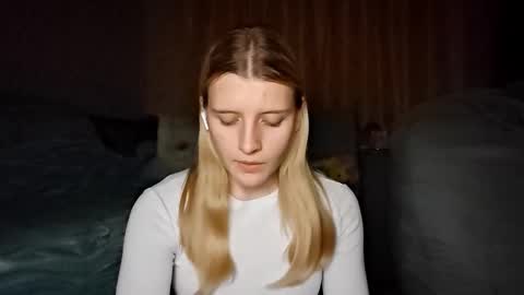 Monika online show from October 2025 08:53:02 PM