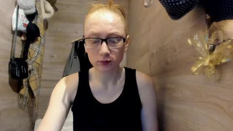 lucky_licky20 online show from December 2024 04:01:02 AM
