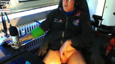        call me  Stefan online show from February 2025 02:16:02 PM