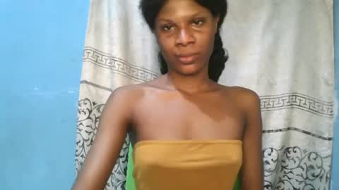 Snapshot of luckymadequeen chatting on April 2026 10:05:01 PM Gloria online show from April 2026 10:05:01 PM