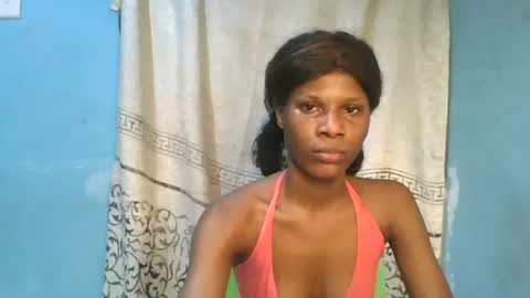 Snapshot of luckymadequeen chatting on May 2026 12:15:01 AM Gloria online show from May 2026 12:15:01 AM
