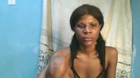 Snapshot of luckymadequeen chatting on May 2026 01:25:02 AM Gloria online show from May 2026 01:25:02 AM