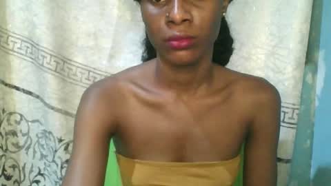 Snapshot of luckymadequeen chatting on June 2026 11:31:02 PM Gloria online show from June 2026 11:31:02 PM