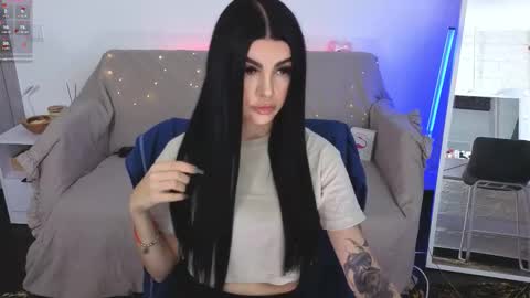 Monika online show from September 2025 11:14:01 AM