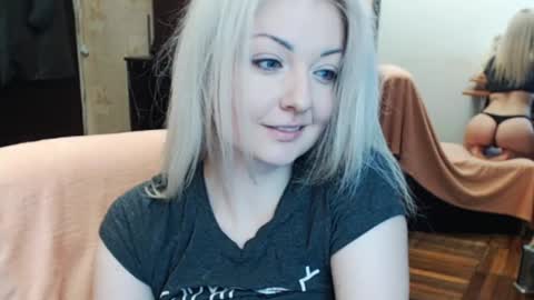 Snapshot of luckyshotgirl chatting on February 2026 12:33:02 PM LuckyShot online show from February 2026 12:33:02 PM