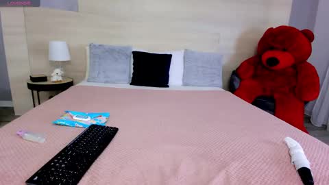 Mia online show from March 2025 08:00:01 PM