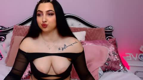 Mia online show from May 2026 05:52:01 PM