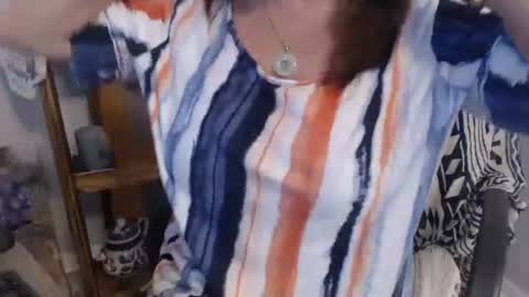 lucy_0000 online show from November 2025 06:03:02 PM