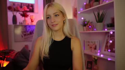 Snapshot of lucy_cutie_ chatting on August 2026 05:51:01 PM Cutie Lucy online show from August 2026 05:51:01 PM