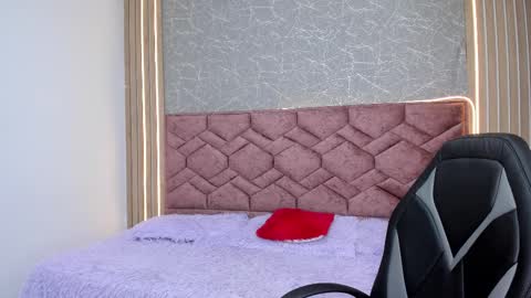 Snapshot of lucy_greys_ chatting on March 2025 05:18:02 PM Lucy Greys online show from March 2025 05:18:02 PM