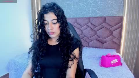 Snapshot of lucy_greys_ chatting on March 2025 10:43:02 AM Lucy Greys online show from March 2025 10:43:02 AM