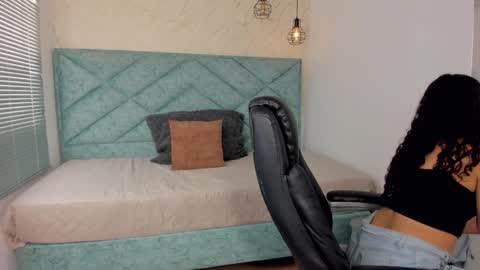 Lucy Greys online show from February 2026 06:33:02 PM