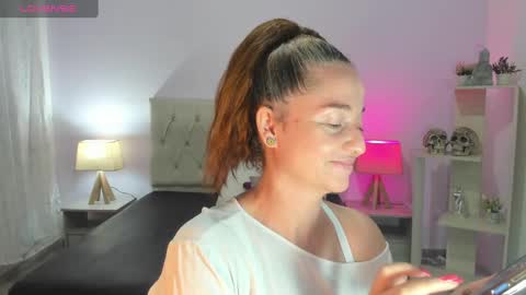 Lucia online show from February 2025 09:41:02 PM