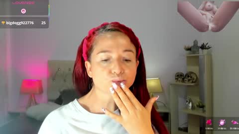 Lucia online show from September 2025 07:15:01 PM