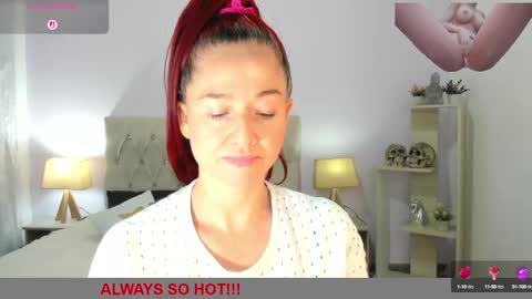 Lucia online show from September 2025 09:53:01 PM