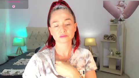 Lucia online show from October 2025 09:33:01 PM