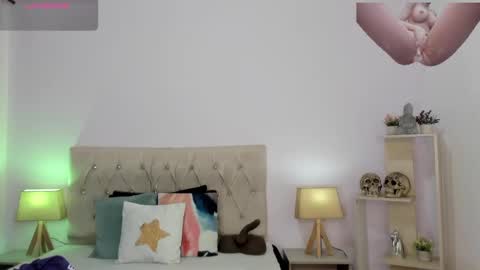 Lucia online show from October 2025 09:46:01 PM