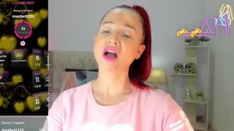 Lucia online show from November 2025 09:54:01 PM