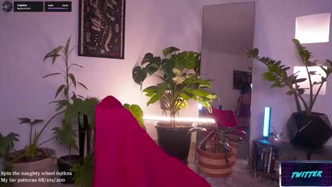 Lucy Alien  online show from September 2025 10:04:02 PM