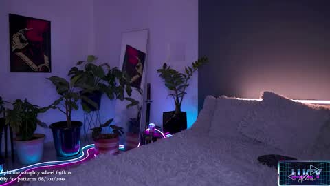 Lucy Alien  online show from November 2025 03:58:02 PM