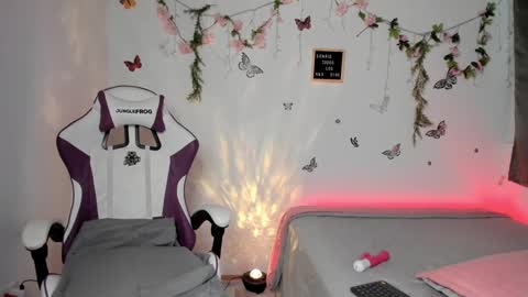 Lucy online show from February 2025 09:31:02 PM