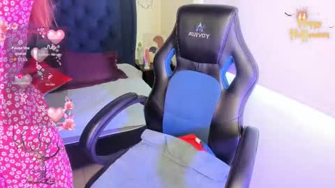 Lucy Petit online show from October 2025 01:29:01 PM