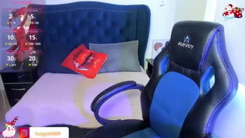 Lucy Petit online show from November 2025 03:45:01 PM